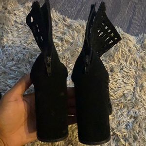 Size 9 super cute boots! Worn a few times